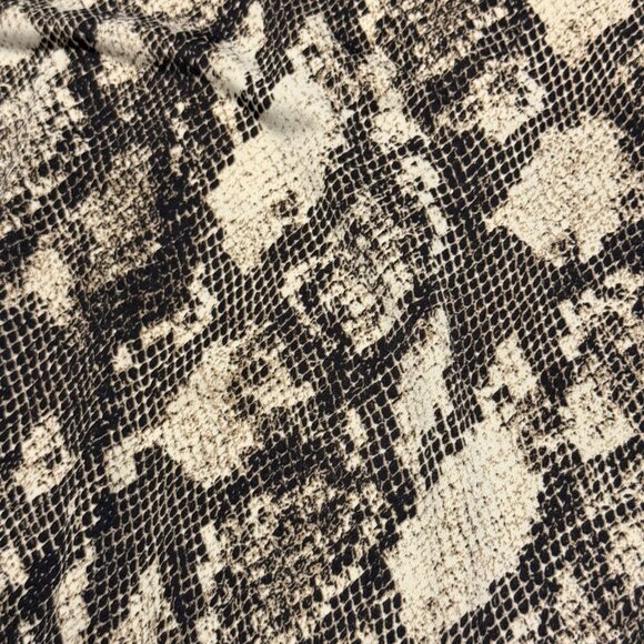 Soho New York & Company Street NWT Snakeskin Print Hoodie Shirt, size Large - Picture 4 of 6